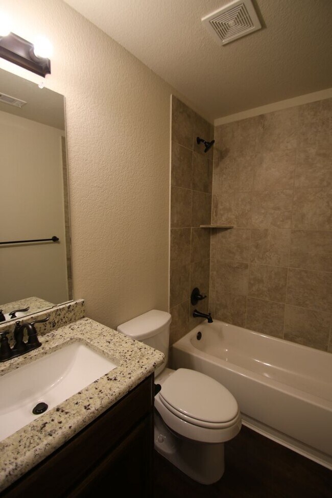 Foto del edificio - 8032-8034 Arbor