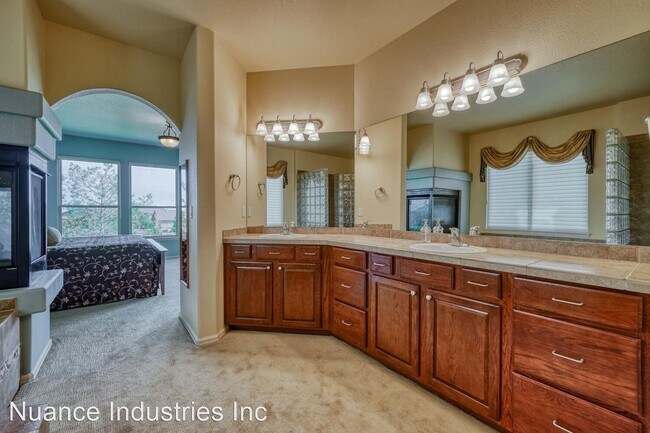 Foto del edificio - 3 br, 3 bath House - 5973 Revelstoke Dr