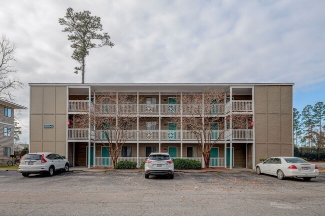 Building Photo - 1 bedroom 1 Bath Beside UNCW