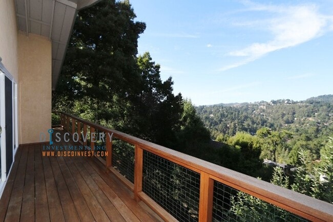 Building Photo - Mid-Century 3 Bedroom Home in Montclair