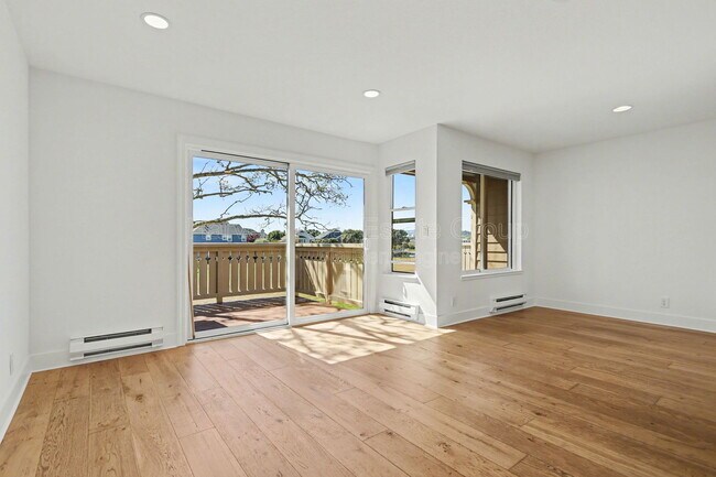 Foto del edificio - 198 Lakeshore Ct