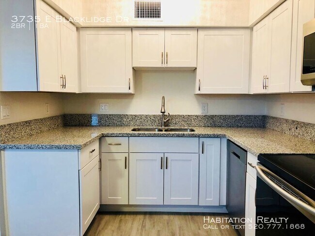 Building Photo - 3735 E Blacklidge Dr