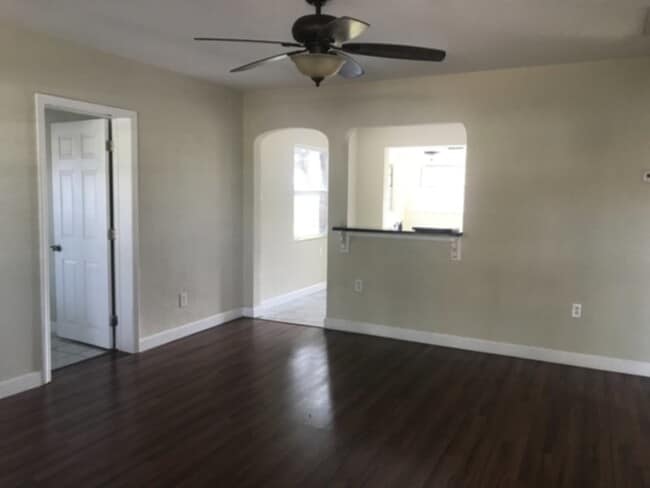 Building Photo - Charming 3 Bedroom, 2 Bathroom Home in the...