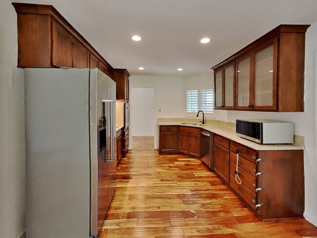 Building Photo - Fantastic 4/2 Home in El Sobrante