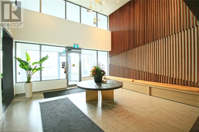 Photo du bâtiment - 121 Hwy 8