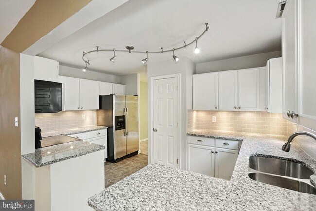Foto del edificio - 3305 Cool Spring Rd