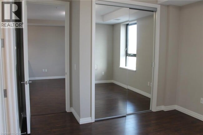 Photo du bâtiment - 112 King St E