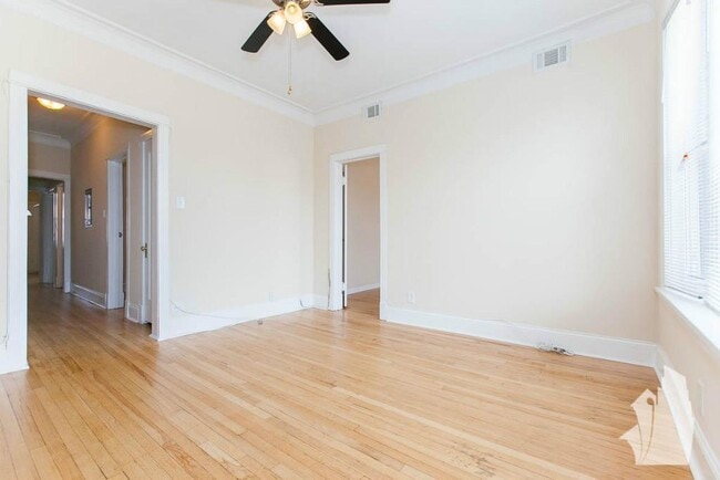Building Photo - 3056 N Greenview Ave