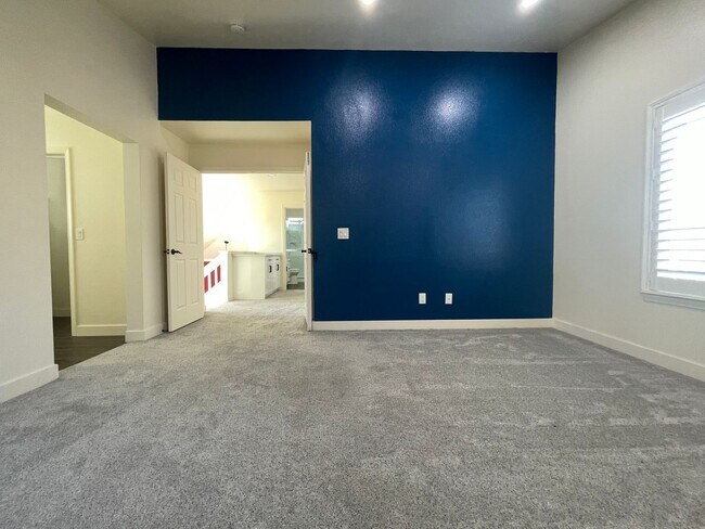 Foto del edificio - Fremont: Updated 4 Bedroom, 3 Bathroom, 2 Car Garage