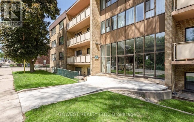 Building Photo - 205-205 Keele St