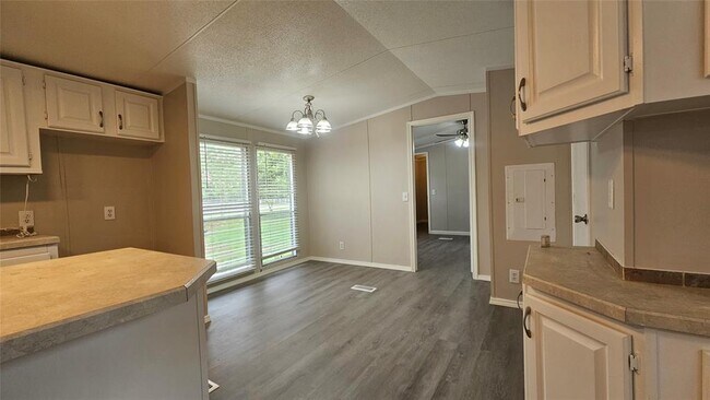 Foto del edificio - 26702 Nichols Sawmill Rd
