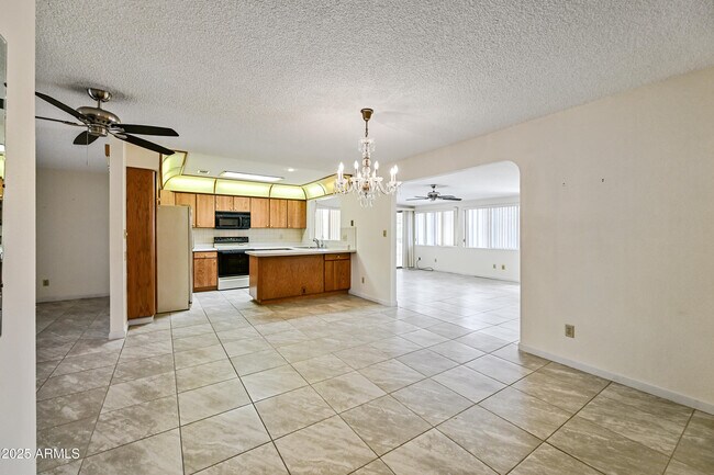 Foto del edificio - 8261 E Fay Ave
