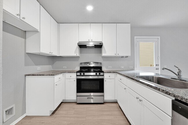 Foto del edificio - Charming 3 Bed 2 Bath Home in Mission Del Lago