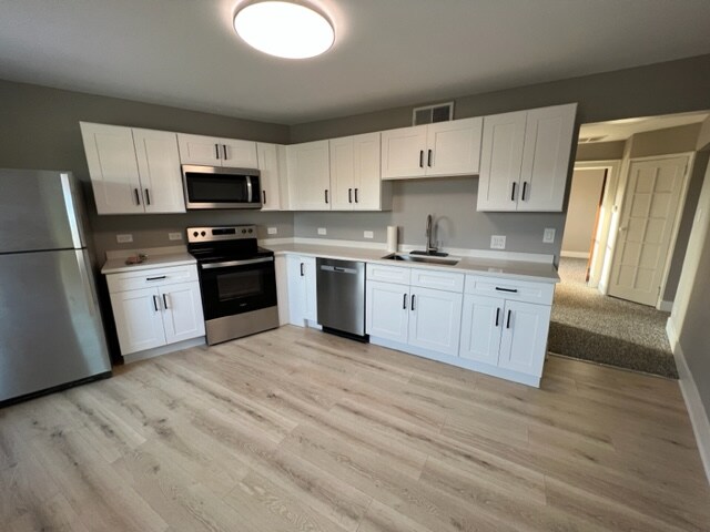 Foto principal - 1356 Shermer Rd