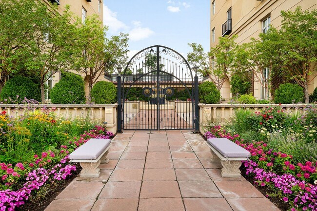 Building Photo - Exclusive 2BD, 2BA Condo with Stunning vie...