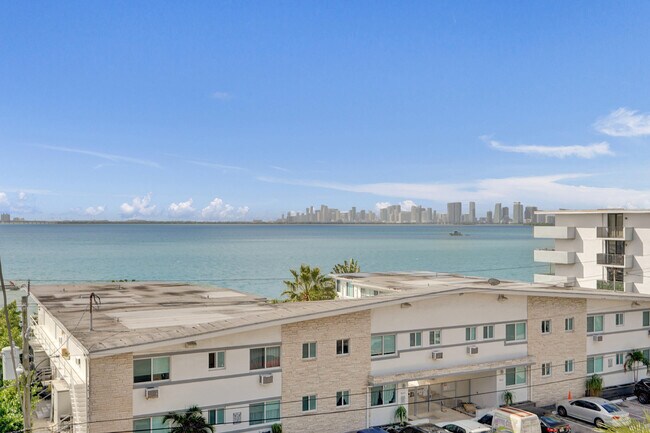 Foto del edificio - 1801 S Treasure Dr