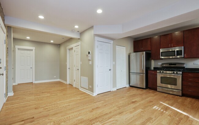 Foto del edificio - 4936 N Winthrop Ave