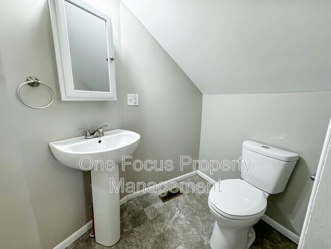 Building Photo - 431 E Bald Eagle St