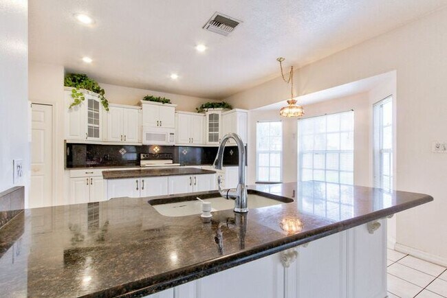 Foto del edificio - Beautiful Lake front home in West Kissimmee