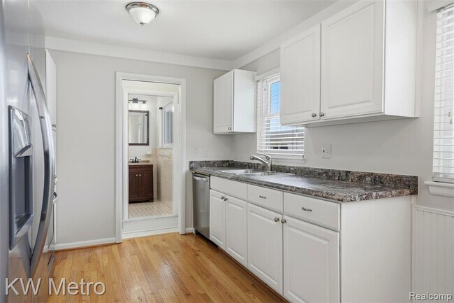 Foto del edificio - 1204 Montrose Ave