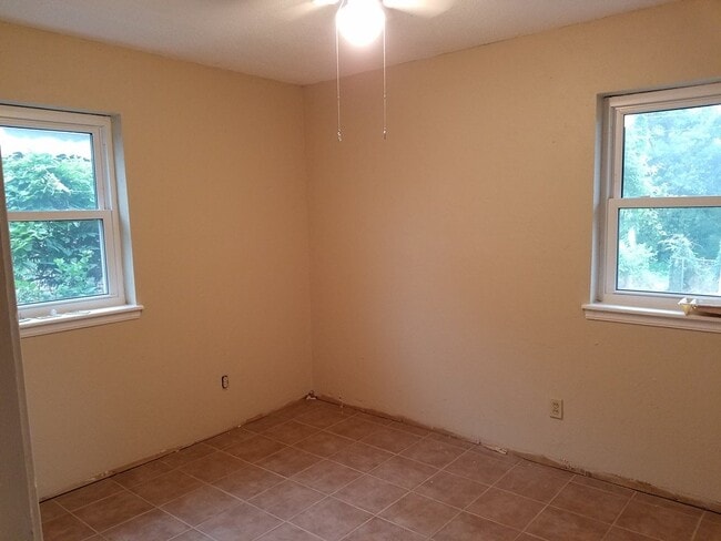 Building Photo - 821 Briarlane Rd