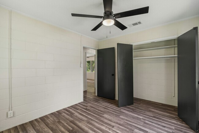 Building Photo - 20 E Westover Dr