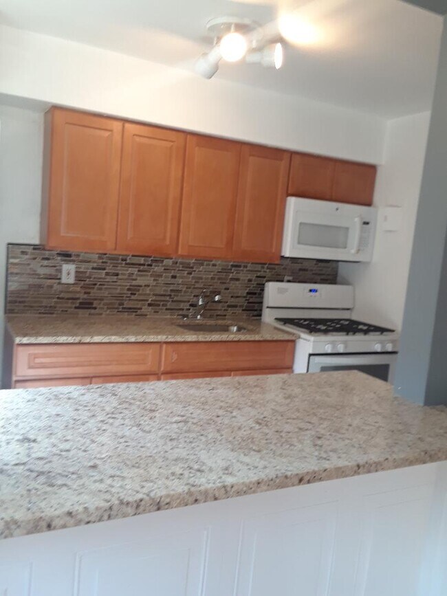 kitchen - 140 W Fort Lee Rd