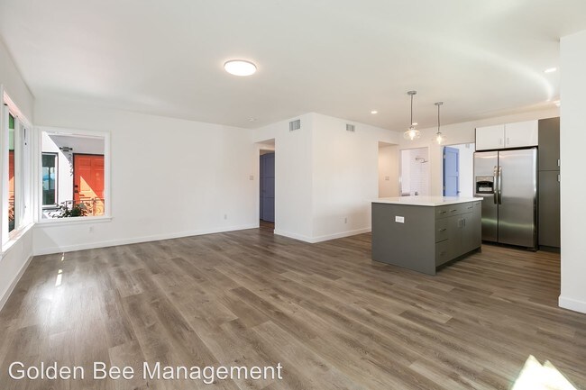 Building Photo - 3 br, 2 bath Apartment - 2071 Pine Ave