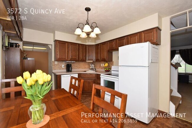 Building Photo - Charming 3BED/1.5BATH Bay View Townhouse
