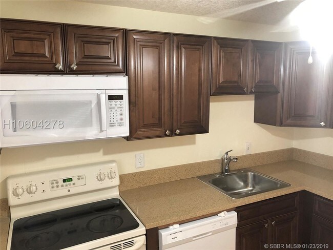 Building Photo - 5515 N Lakewood Cir