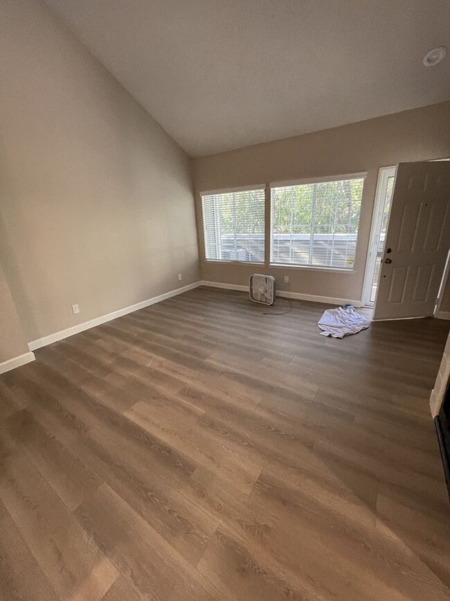 Foto del edificio - Charming Upstairs Loft – 1-Bedroom Condo-Style Living!