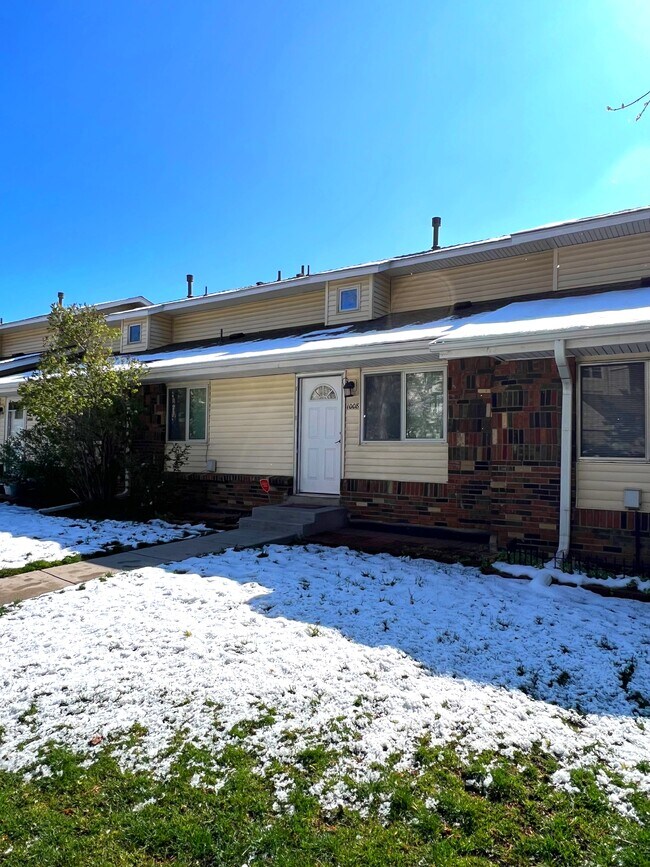 Foto del edificio - 1008 S Miller St