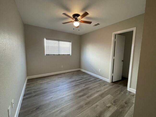 Foto del edificio - 531 Cantebury Park Ln
