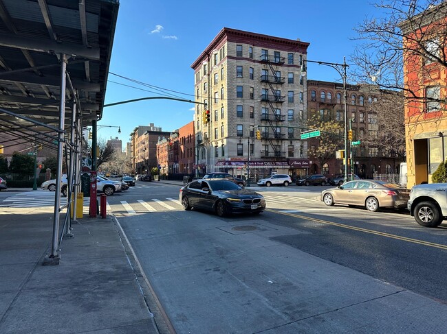 Foto del edificio - 386 Manhattan Ave
