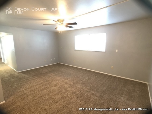 Foto del edificio - Landshire 30 Three Bedroom First Floor