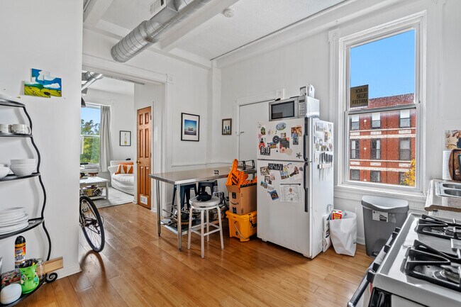Building Photo - 543 N Noble St
