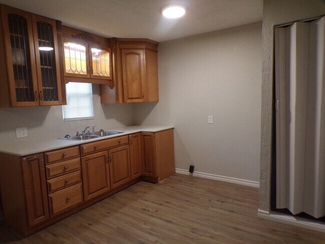 Foto del edificio - Great re-do, totally electric water included in rent