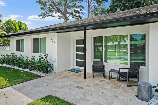 Foto del edificio - 722 SW 25th Pl