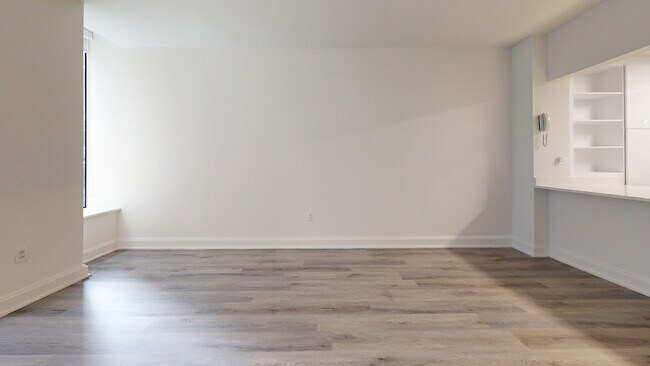 Interior Photo - 10 Hanover Square