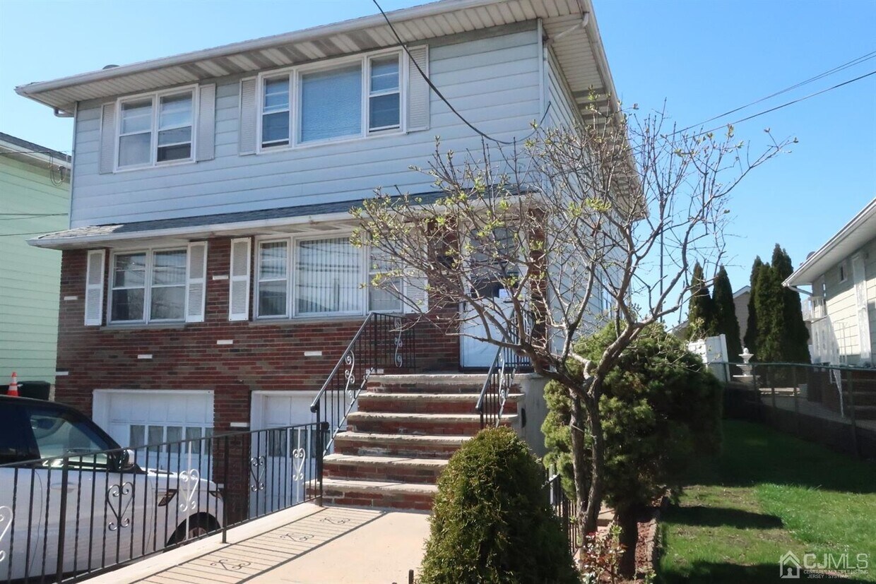 Primary Photo - 604 2nd Ave
