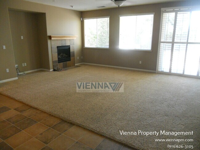 Building Photo - Beautiful Home for Rent in Roseville!
