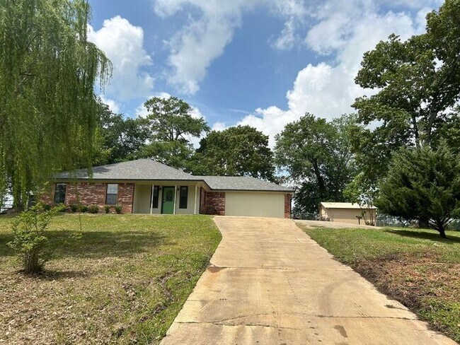 Building Photo - Lakeside Dream Home: Fully Remodeled 4BD/2BA Near Loop 323
