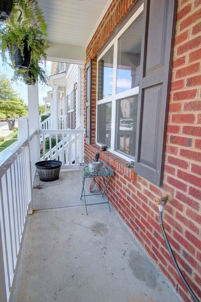 Building Photo - 3bd/3.5ba Spacious 3 Floor Townhouse in Durham's Stratford Lakes Neighborhood!