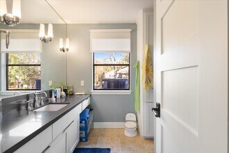 Building Photo - 201 Vanderpool Ln