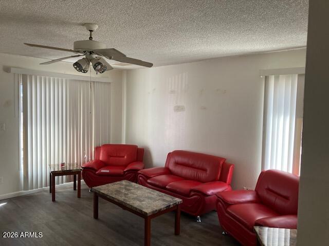 Building Photo - 2512 E Larkspur Dr