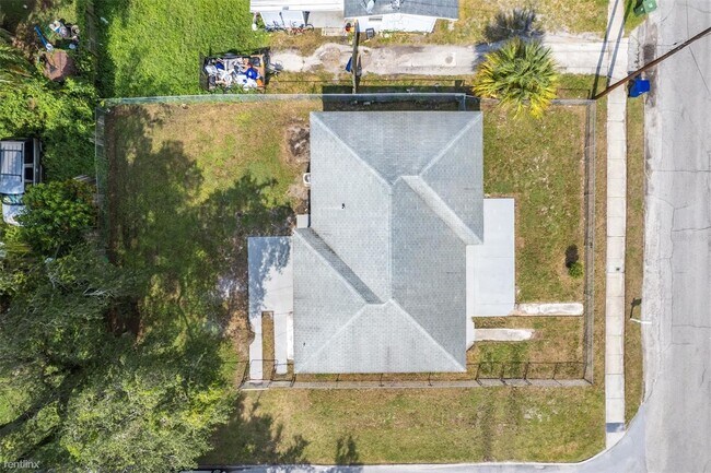 Foto del edificio - 2 br, 1 bath House - 711 E Linebaugh Avenue