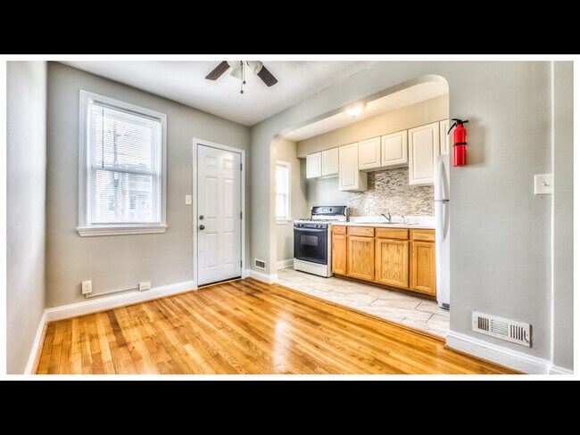 Building Photo - 5113 Nelson Ave