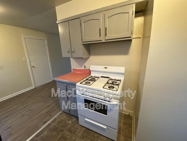 Foto del edificio - 1804 Airport Ave