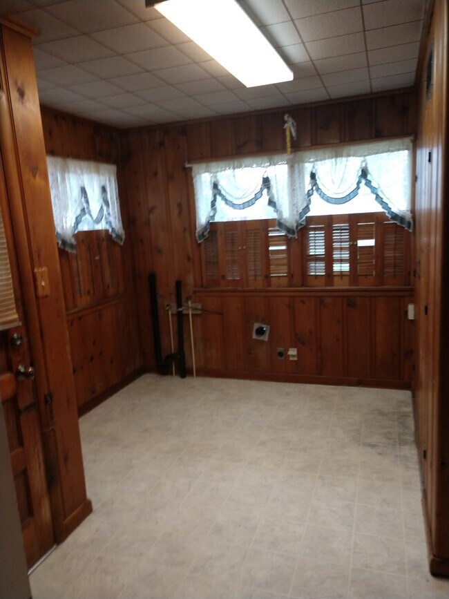 utility room - 630 Elm St