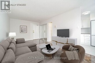 Building Photo - 33 Isabella St